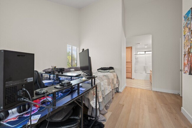 Building Photo - Spacious lot with no back house!