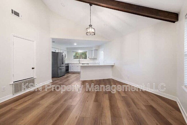 Building Photo - 286 Cushing Dr