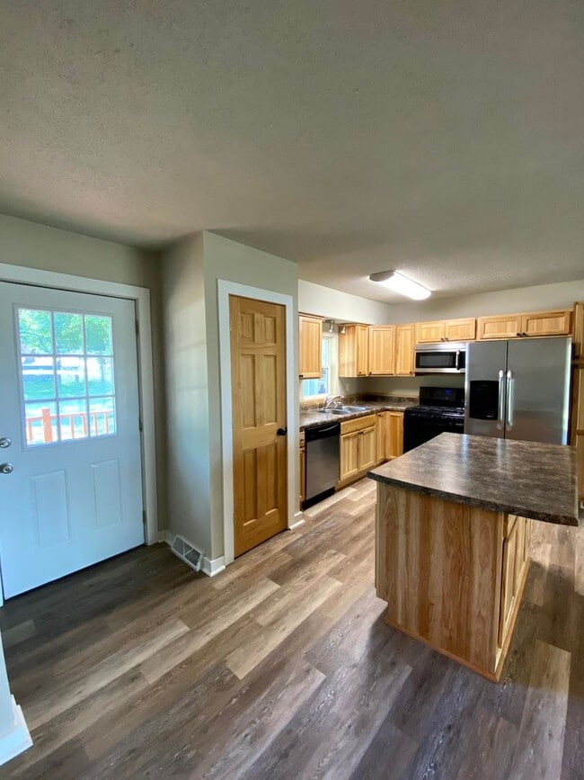 Building Photo - Located in Norwalk IA Updated 4 Bedroom 1 ...