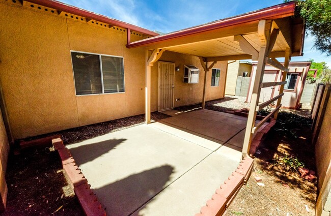 Building Photo - 1083 Desert Oak Pl