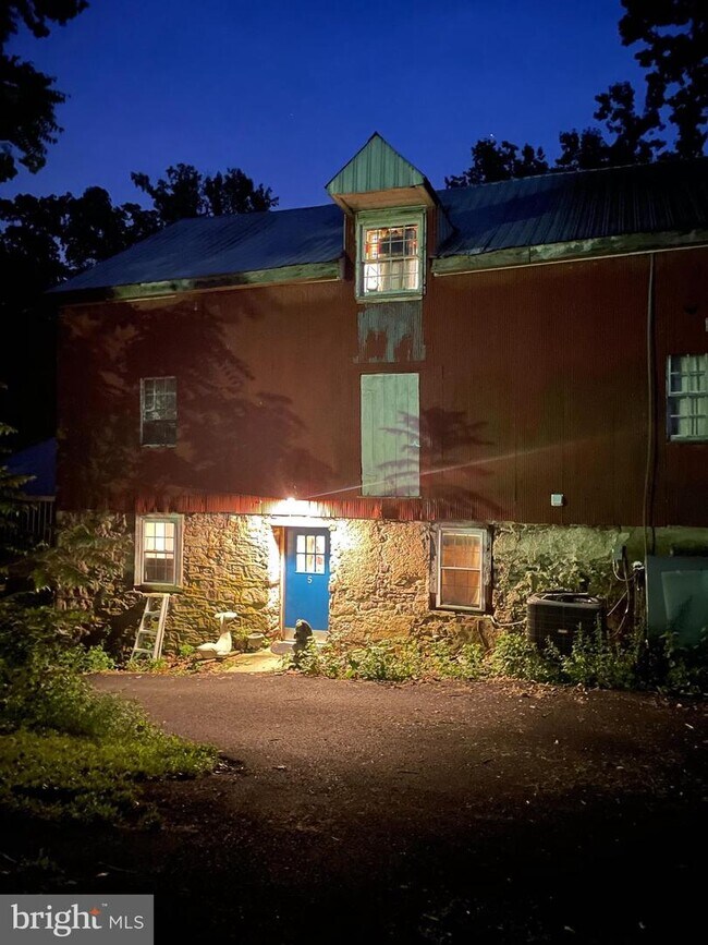 Building Photo - 64 Beulah Rd