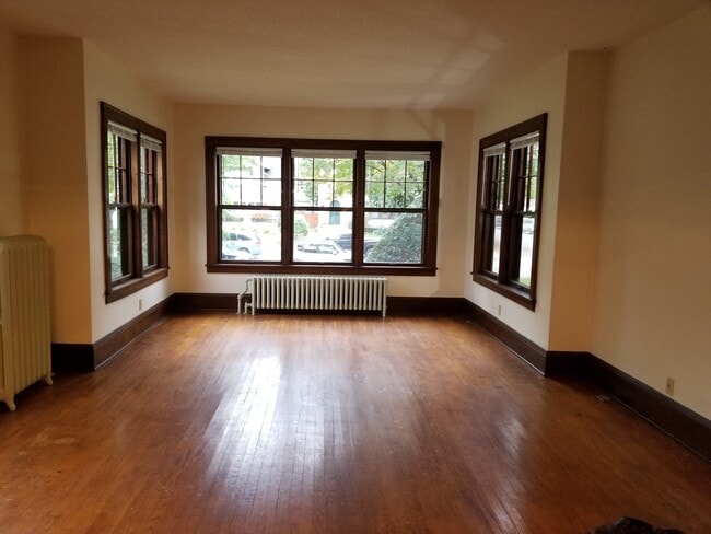 Building Photo - 2122 Dayton Ave