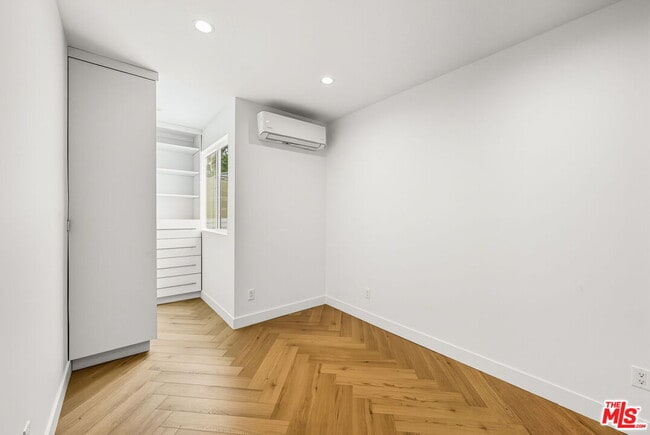 Building Photo - 6327 Babcock Ave