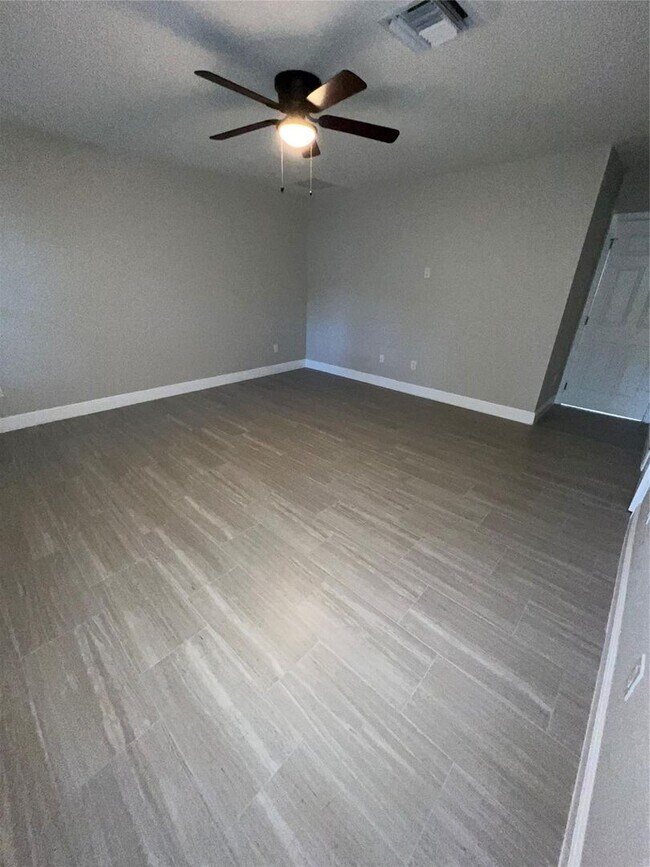 Building Photo - 860 SW 10th St