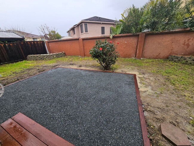 Building Photo - Spacious, well maintained Antioch home