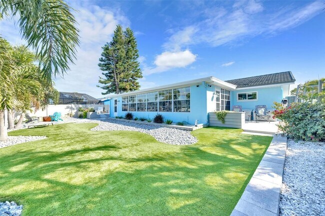 Building Photo - 1015 Spindle Palm Way