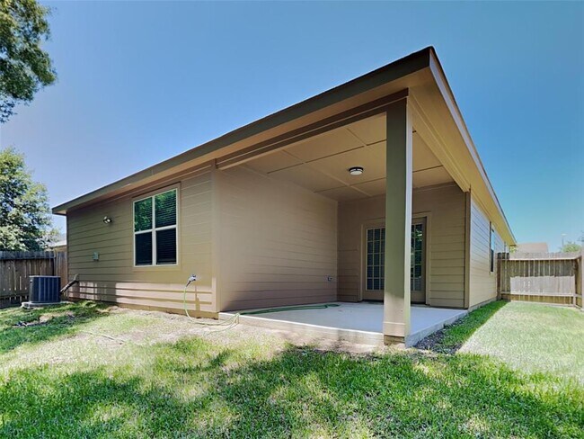 Building Photo - 2037 Vanamen Ct