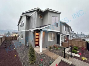 Building Photo - FREE RENT! Spacious 3-Bed Townhouse with 2.5 Baths in Charming Happy Valley!