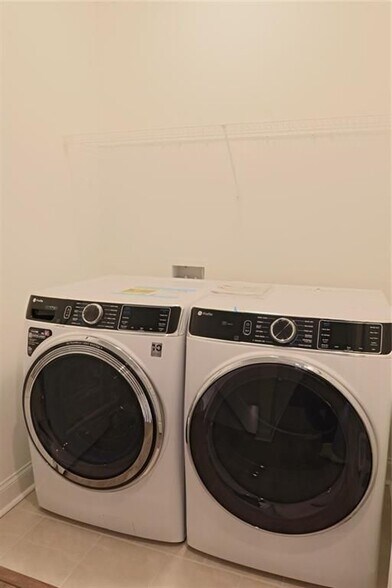 Building Photo - 4231 Millcroft Pl