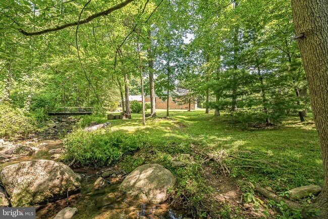 Building Photo - 3574 Glenway Rd