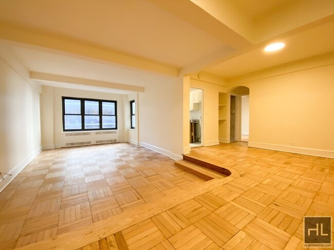 Building Photo - 141 E 56th St