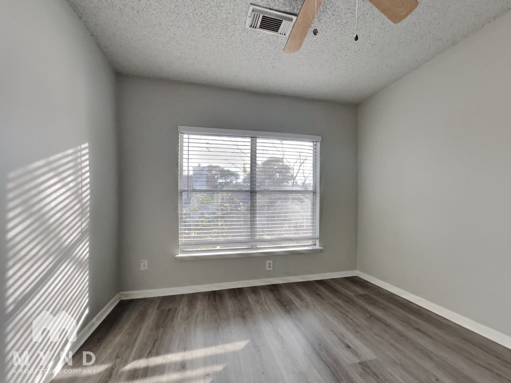 Building Photo - 18163 Holly Green Dr