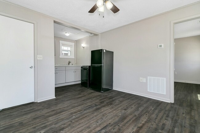 Building Photo - 8 Cobble Dr