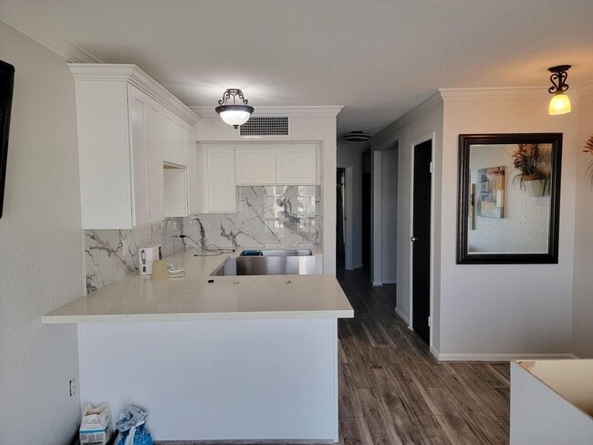 Building Photo - 6300 Seawall Blvd