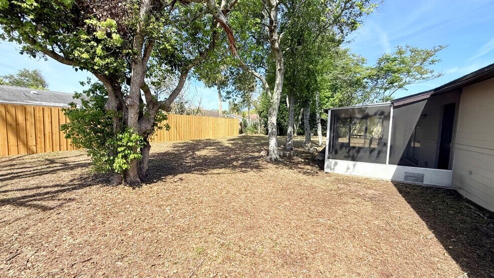 Building Photo - 1420 Continental Dr