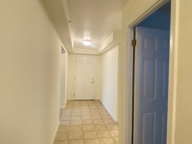 Building Photo - Nice 3 bed in Packards corner