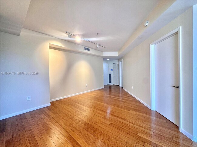 Building Photo - 5970 Indian Creek Dr