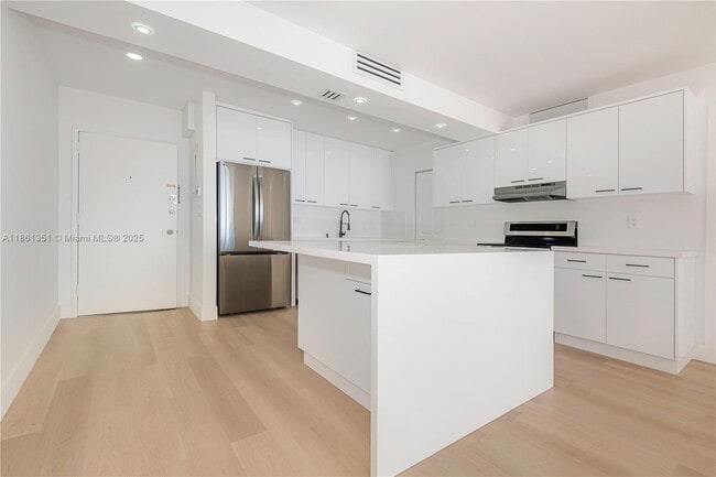 Building Photo - 11111 Biscayne Blvd