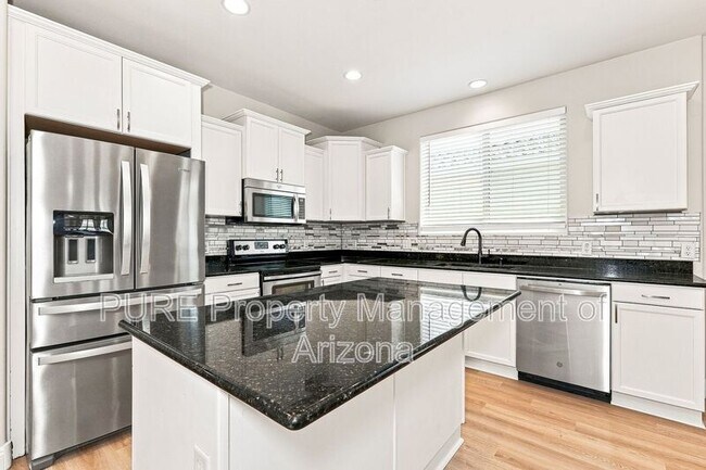 Building Photo - 1711 W Paisley Dr