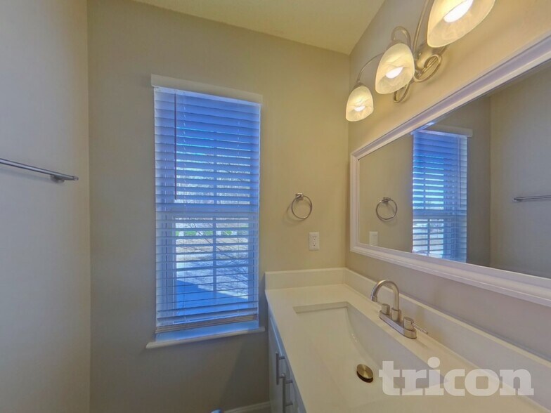 Building Photo - 349 Denman Loop