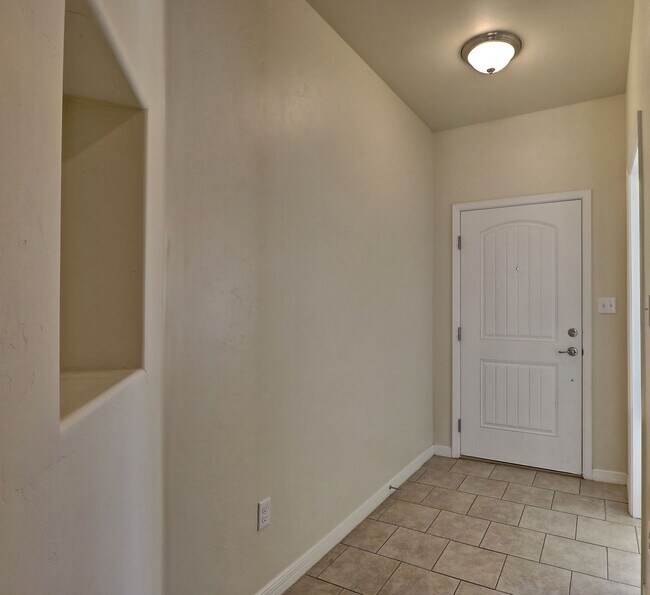 Building Photo - 4979 Bosworth Rd