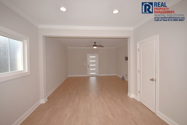 Building Photo - Gorgeous and modern 2 bedroom townhome in the heart of Murfreesboro w/ neighborhood pool, hi-spee...