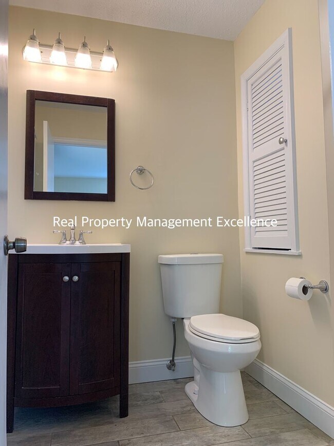 Building Photo - Renovated Raleigh Ranch, Convenient To 440...