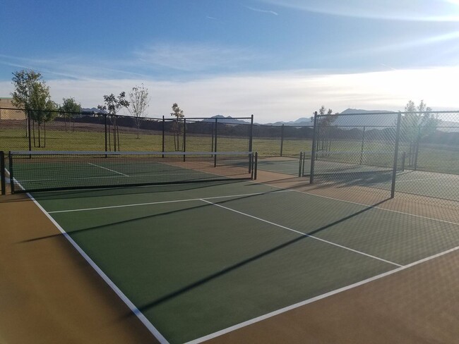 Building Photo - 4 BED 3 BATH 2 CAR GARAGE TOWNHOUSE + LOFT ON CORNER LOT w/ BALCONY