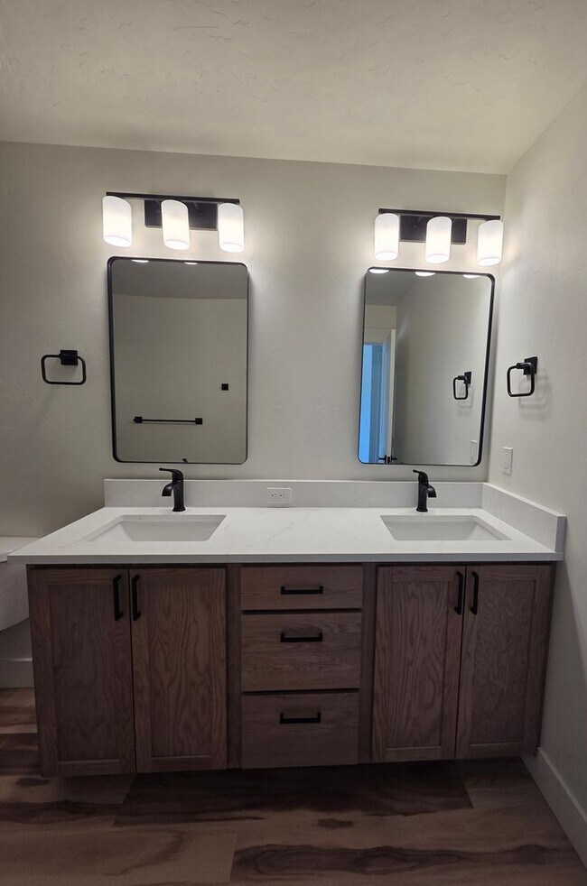 Building Photo - 4601 Highgarden Wy