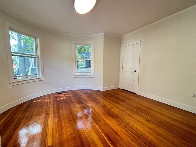 Building Photo - 391 Linwood Ave