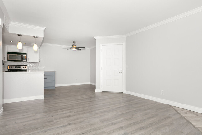 Building Photo - 12043 Alta Carmel Ct