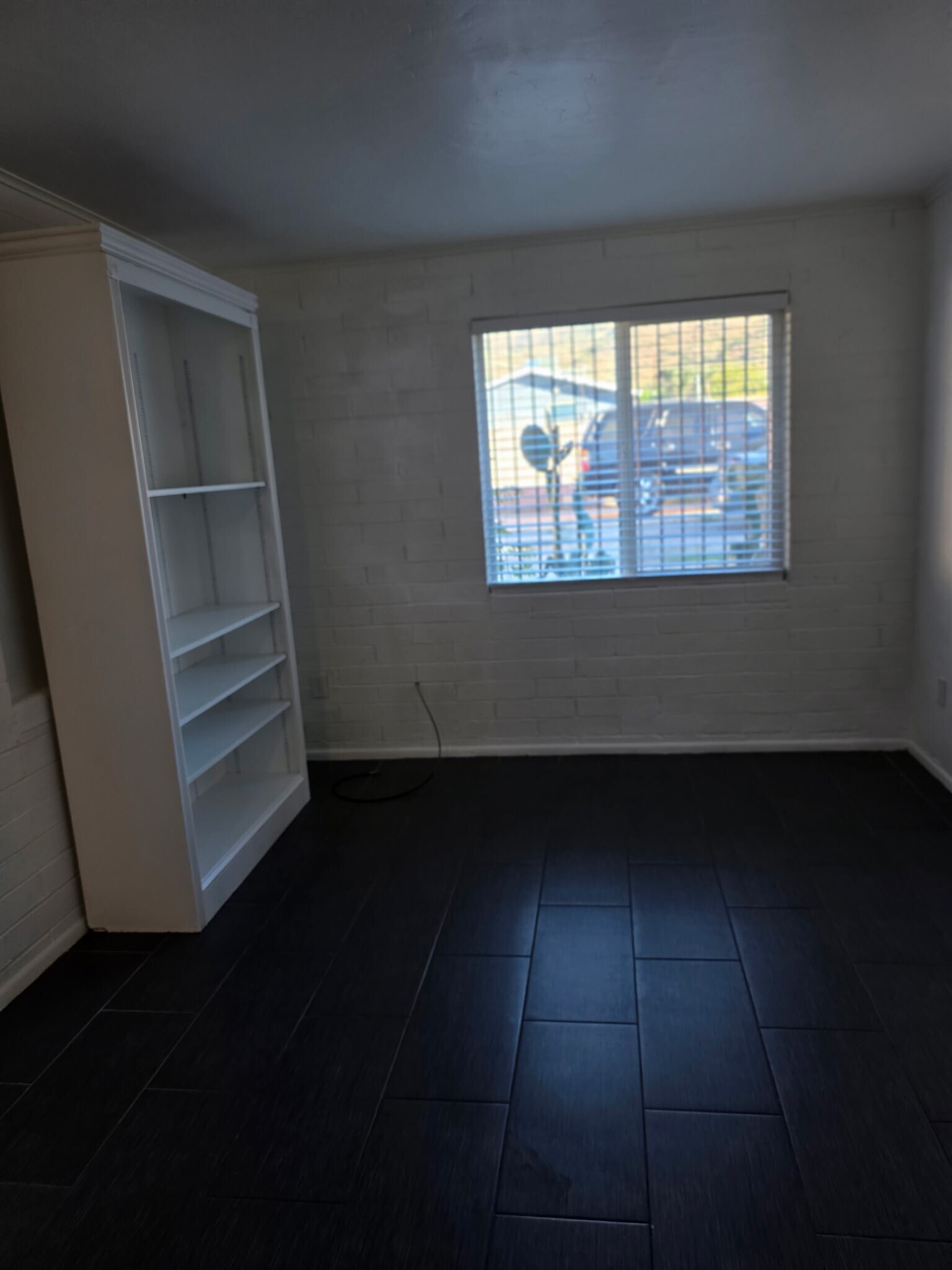 Building Photo - 1320 W Sahuaro Dr