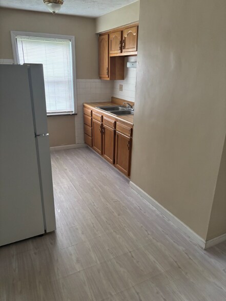 Building Photo - 527 Corona Ave