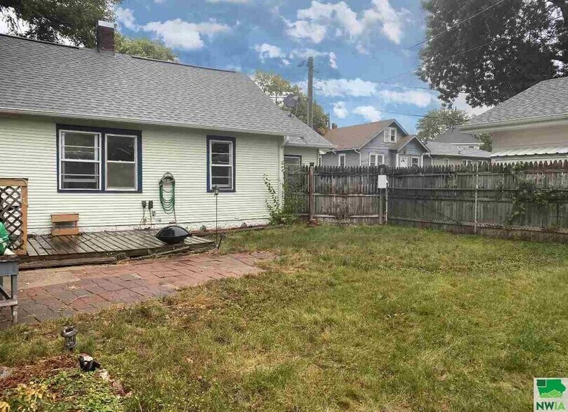 Building Photo - 3526 Claude ave