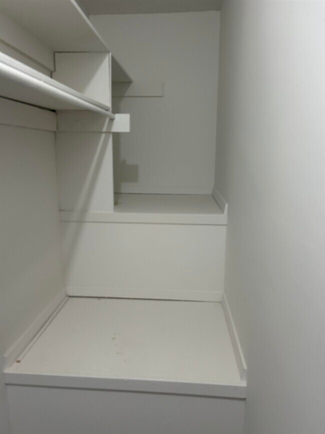 Building Photo - 3635 Chesterwood Dr