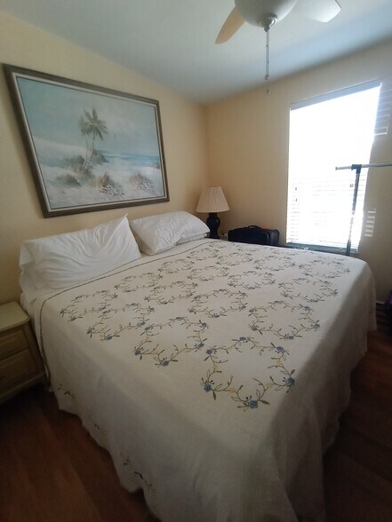 King in 2nd br - 31 Emden Cir