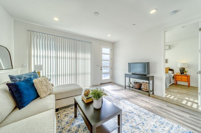 Building Photo - 2175 Kenrick Ln