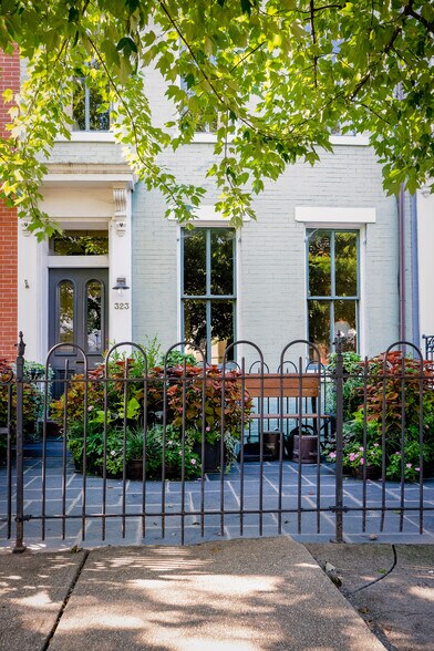 Building Photo - 323 C St SE