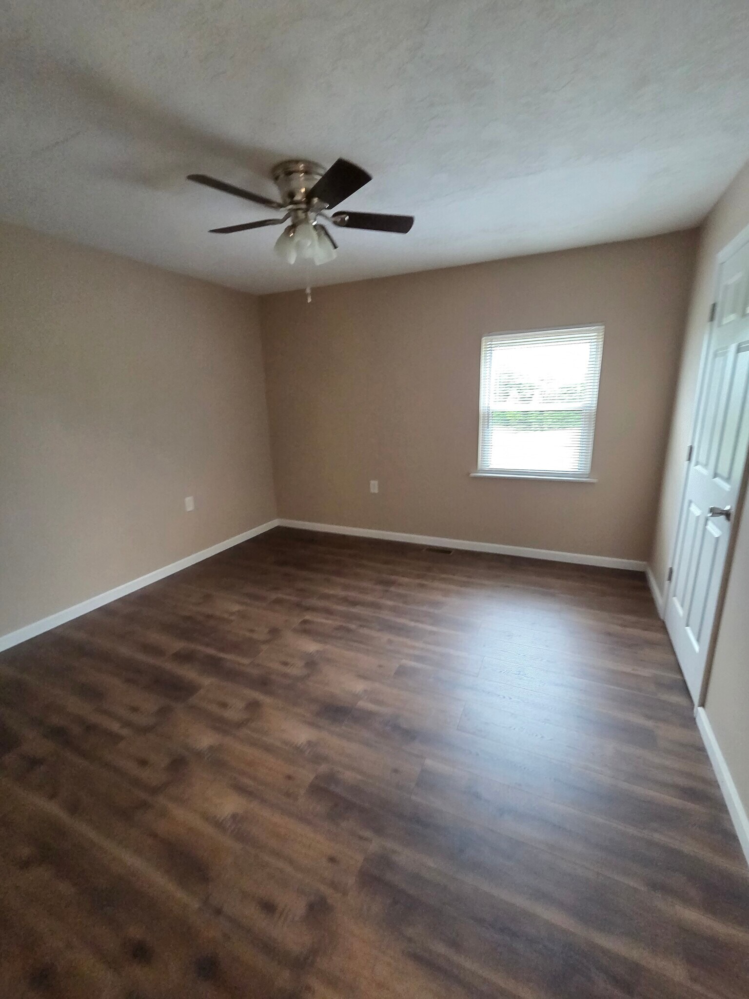 Building Photo - 154 Davis Ln