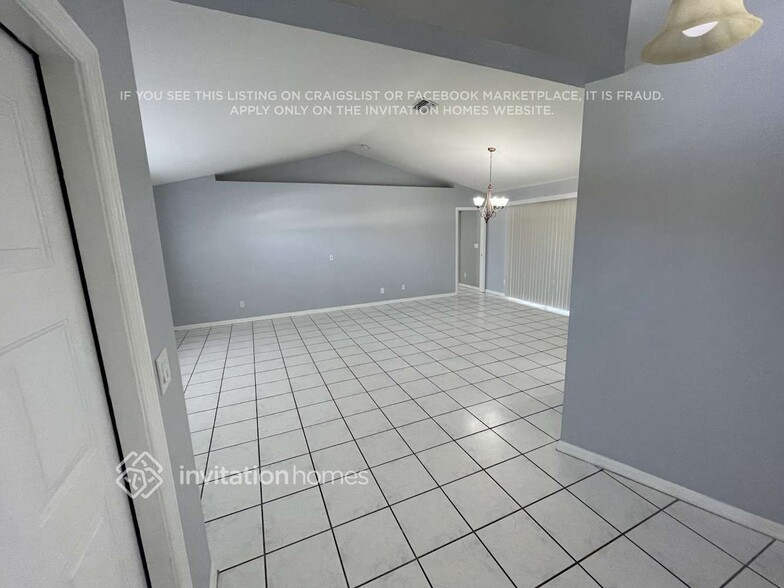 Building Photo - 4228 SW 15th Pl