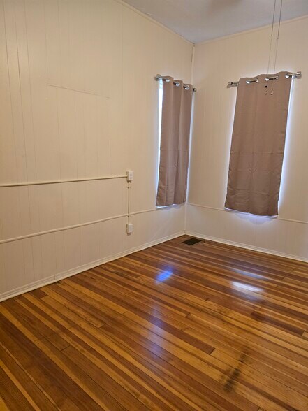 Back Bedroom_01 - 607 Harrison Ave
