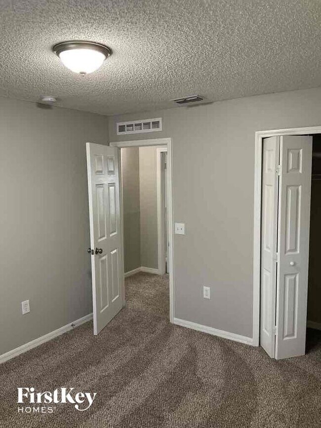 Building Photo - 7094 Shady Pine Ct