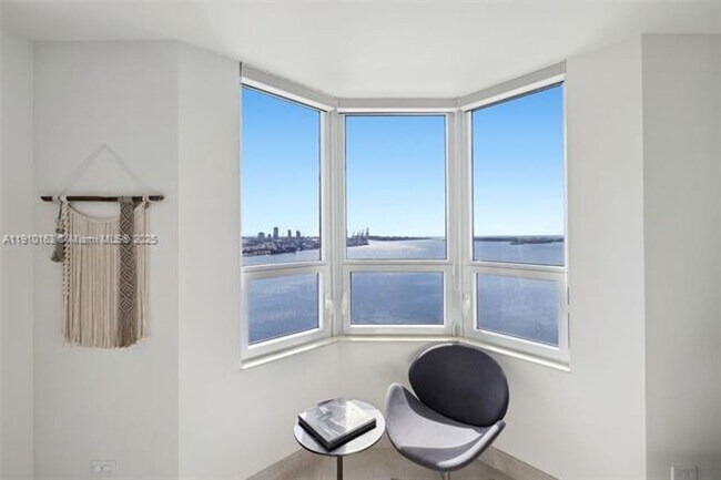 Building Photo - 808 Brickell Key Dr