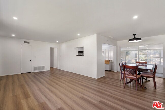 Building Photo - 6739 Garces Ave