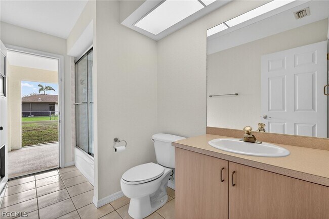 Building Photo - 1023 SE 18th Ave