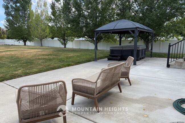 Building Photo - 3987 Red Tail Dr