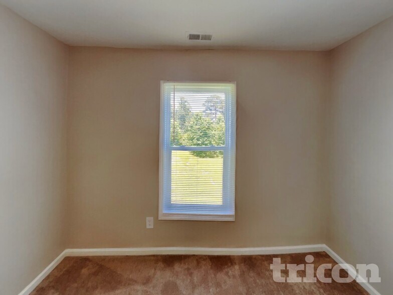 Building Photo - 129 Seedling Ct