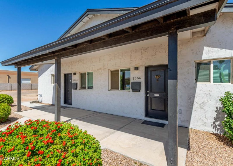 Building Photo - 1558 W 5th St