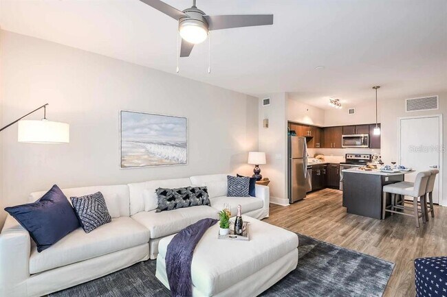 Building Photo - 413 E Pine St