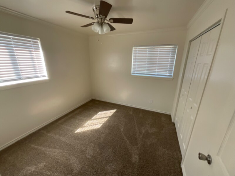 Building Photo - 1007 W Louisa Ave